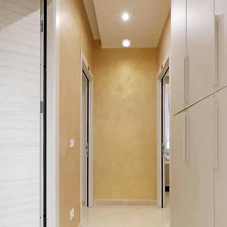 Luxury Little Chicago 4*
