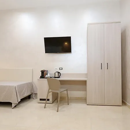 Luxury Little Chicago 4*